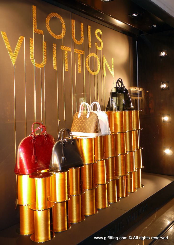 Louis Vuitton: London Window Display. September last week. Sloane Street | G I F I TT I N G