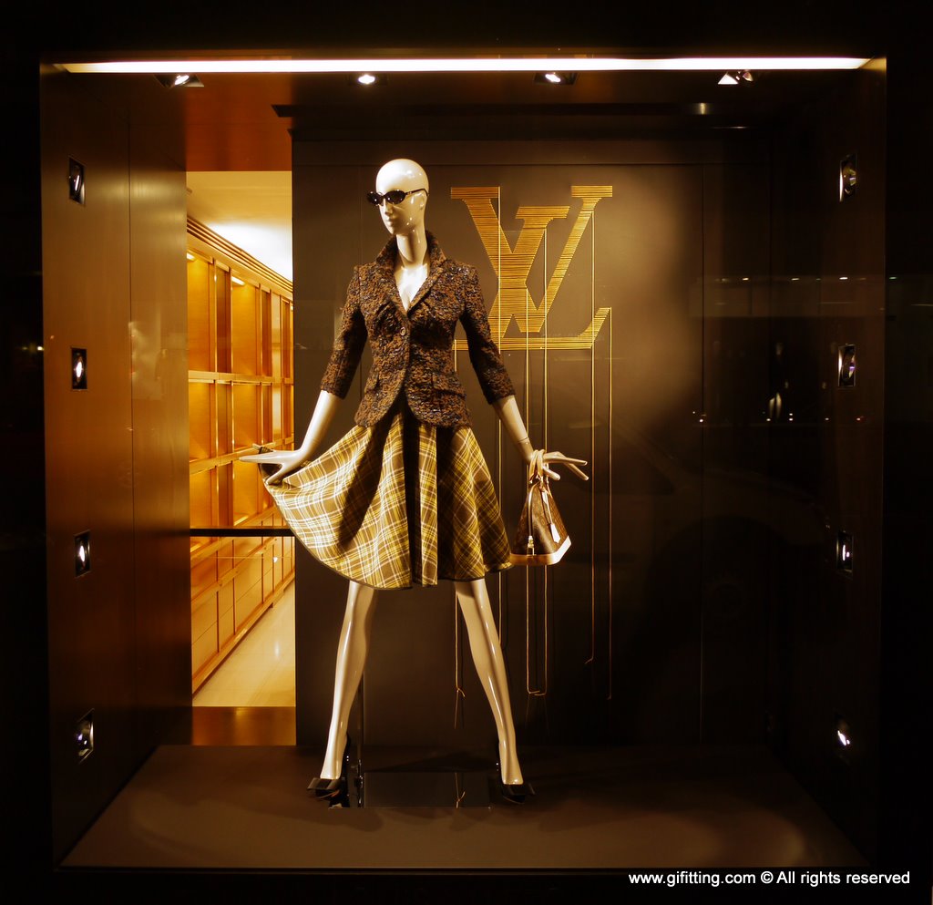 Louis Vuitton: London Window Display. September last week. Sloane Street | G I F I TT I N G